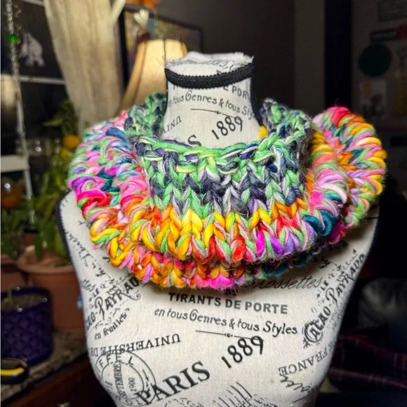 Hand Knit Luxury Infinity Cowl•One of a Kind Chunky Boho Scarf •Artisan Knitwear - Picture 9 of 17